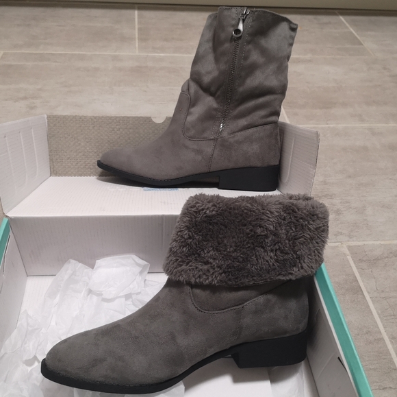 Maurices Gray Boots in Box size 10 - Picture 3 of 6